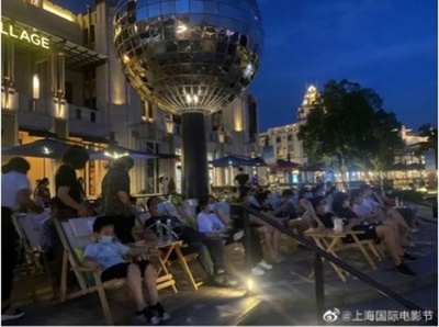 スクリーンとの「再会」を喜ぶ映画ファン 上海国際映画祭が盛況
