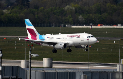 独LCC機、伊空港へ向かうも閉鎖中と判明 着陸断念し引き返す