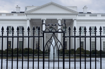 米ホワイトハウスに毒物入り封書か、検査でシアン化物の陽性反応