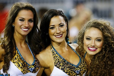 【写真特集】NFLの試合を盛り上げるチアリーダー