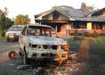 インド茶農園の所有者夫婦が焼死、労働者らが自宅を包囲して放火