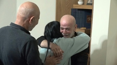 字幕:33年ぶりにアサド政権下の刑務所から解放 レバノン人男性、帰郷