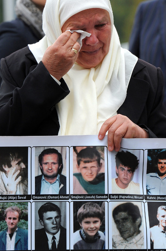 せめて埋葬を─心痛消えぬ行方不明者の家族、世界中に何百万