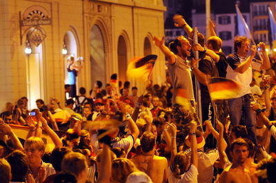 ドイツの暴徒がトルコ料理店を襲撃、ユーロ2008準決勝の試合直後