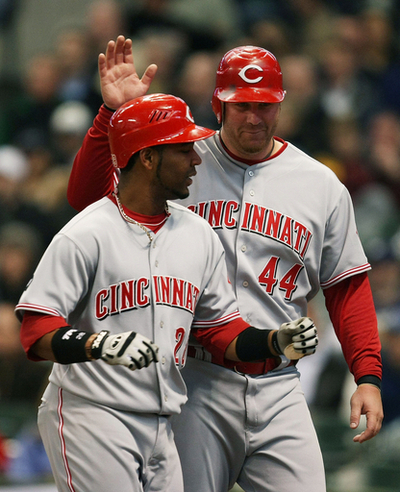 レッズ ブルワーズを降す