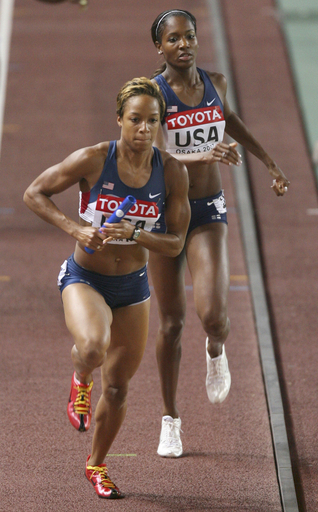 米国 女子4x400メートルリレーで決勝進出