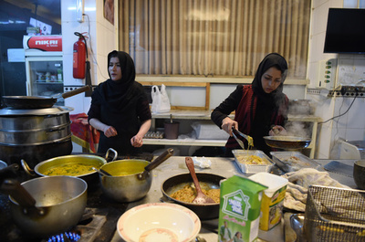 アフガン女性、やっとつかんだ自由どうなる？ タリバン復権に広がる懸念