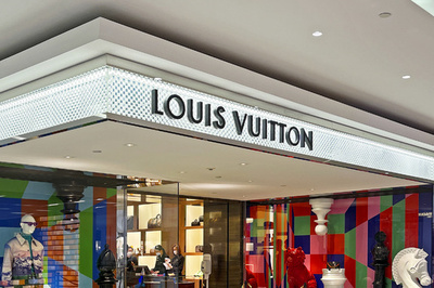 中国でルイ・ヴィトン全店舗が値上げ 駆け込み購入者の殺到はなし