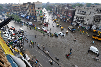 パキスタン東部、モンスーンで大雨