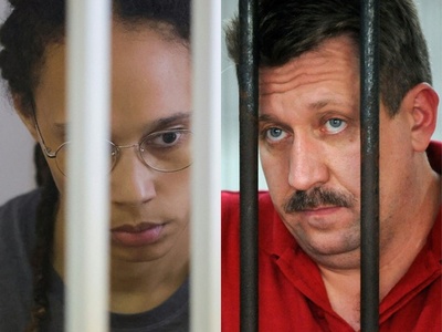 ロシア、米バスケ選手を釈放 武器商人と囚人交換