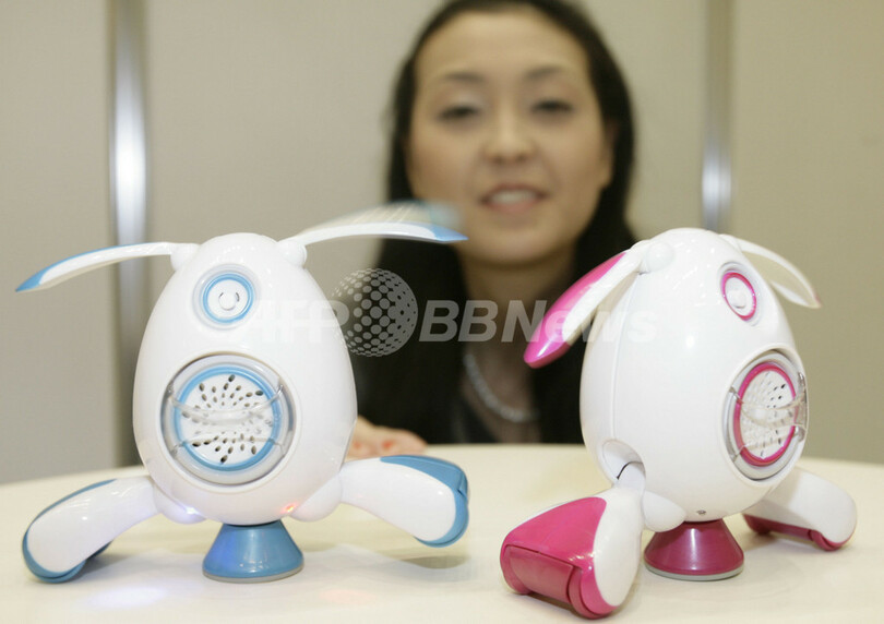 ｢耳｣もはためくミニ音楽ロボット、セガトイズが発表