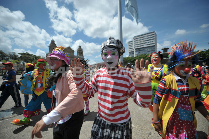 街がピエロでいっぱい！南米クラウン会議