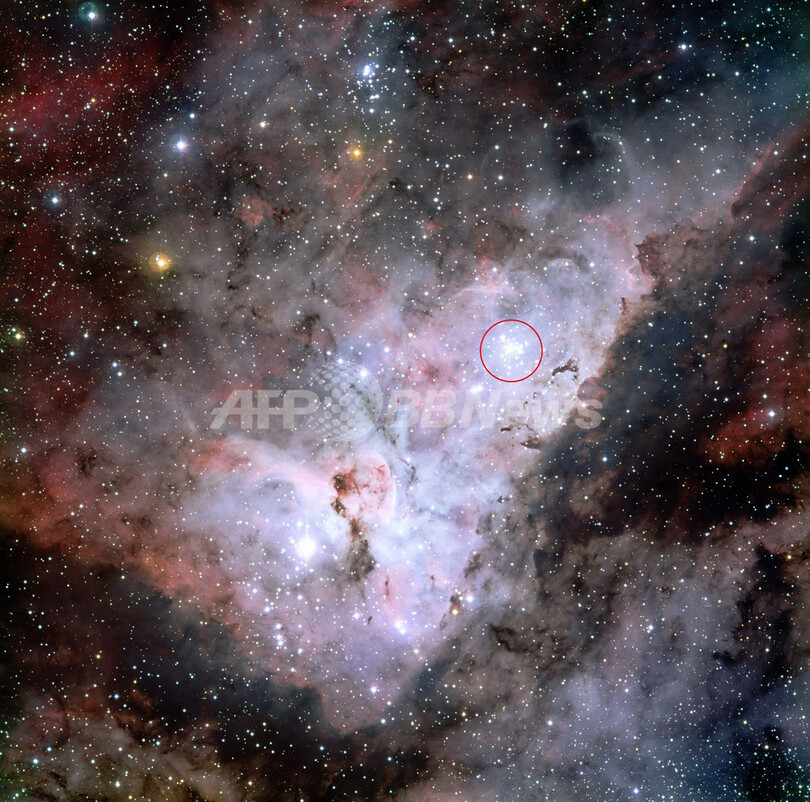 「竜骨星雲」と「トランプラー14」、補償光学を用いて撮影