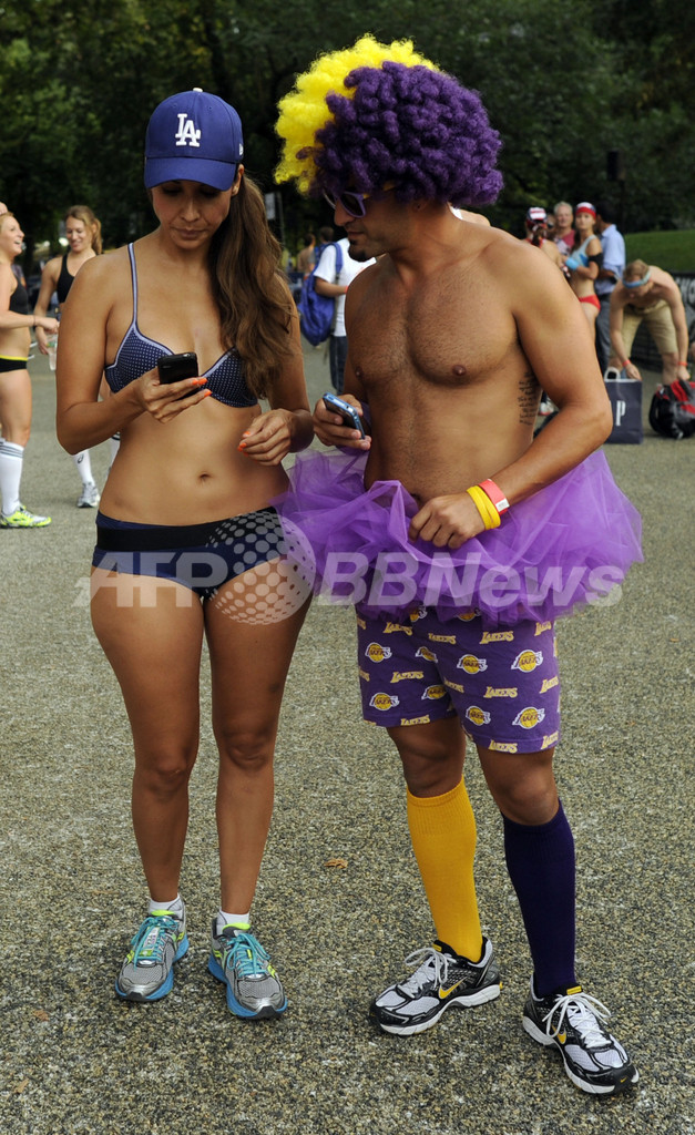 下着姿でダッシュ、NYセントラルパーク