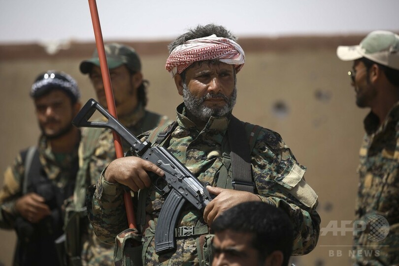 米支援のシリア民主軍、IS「首都」奪取の戦闘開始 ラッカ市内に進攻