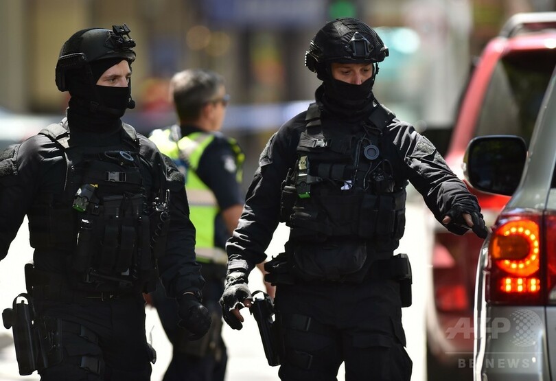 車が複数の歩行者はねる、3人死亡20人負傷 豪メルボルン