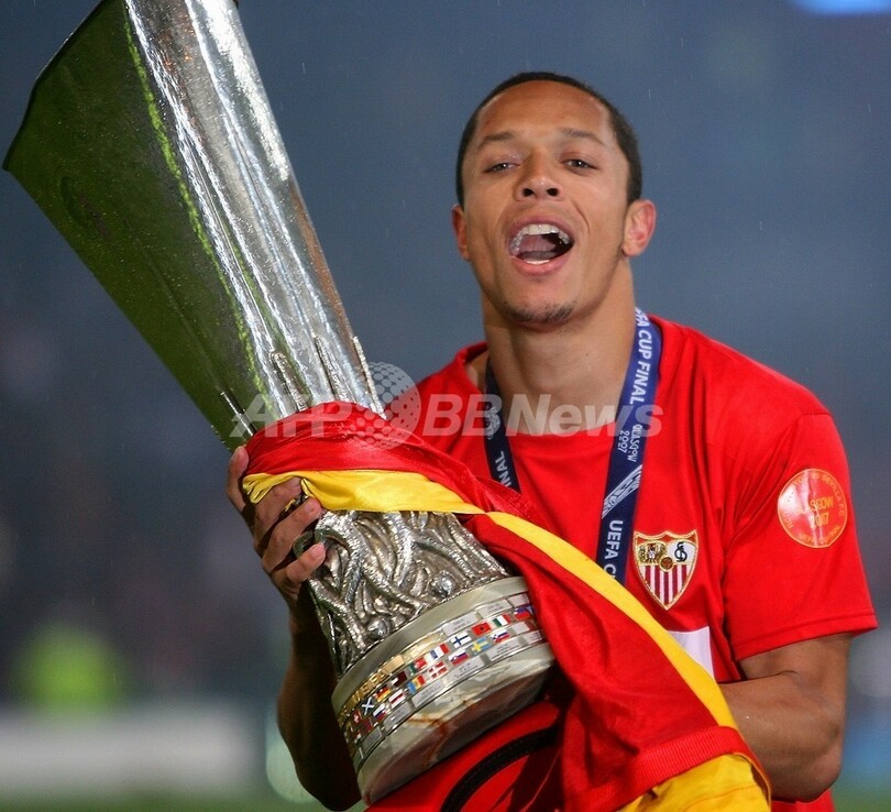 バルセロナ セビージャのアドリアーノを獲得へ