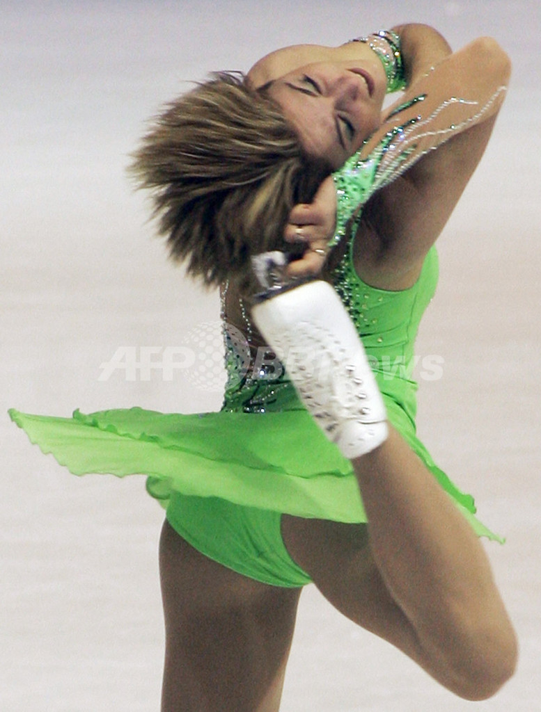 コストナー 欧州選手権連覇へ好スタート