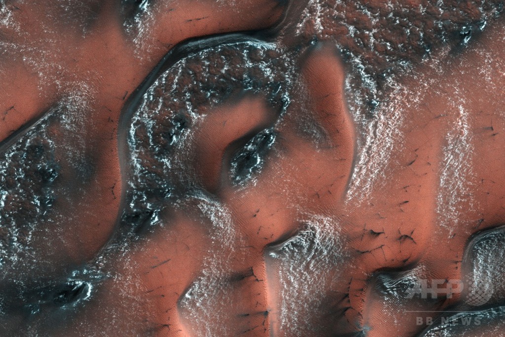 火星表面近くに地下氷河、厚さ100メートル以上 研究 火星表面近くに地下氷河、厚さ100メートル以上 研究