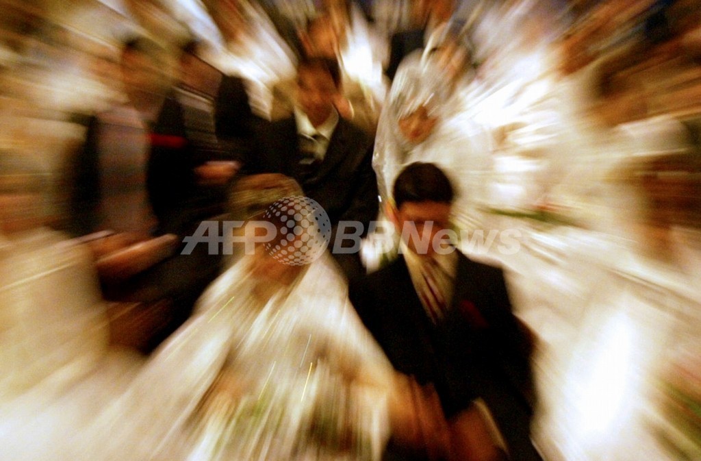 5人の男性と重婚した元モデルに執行猶予判決、英国 5人の男性と重婚した元モデルに執行猶予判決、英国
