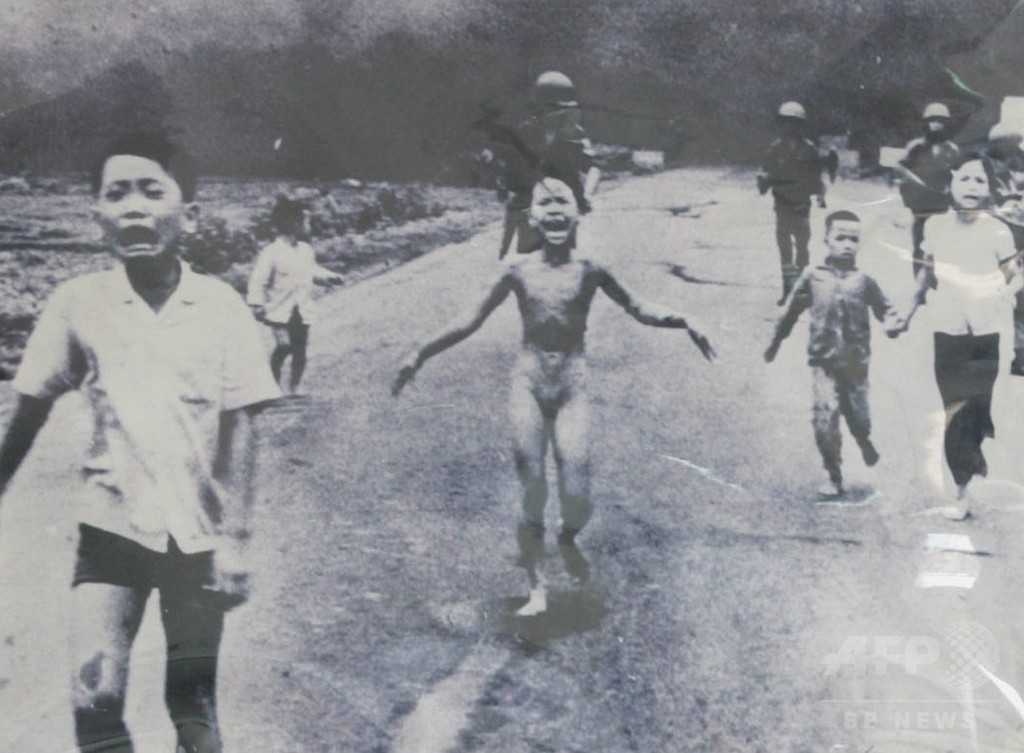 フェイスブック「ナパーム弾の少女」写真検閲で物議 批判受け撤回