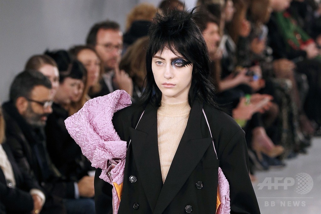 「メゾン マルジェラ」16年春夏オートクチュール