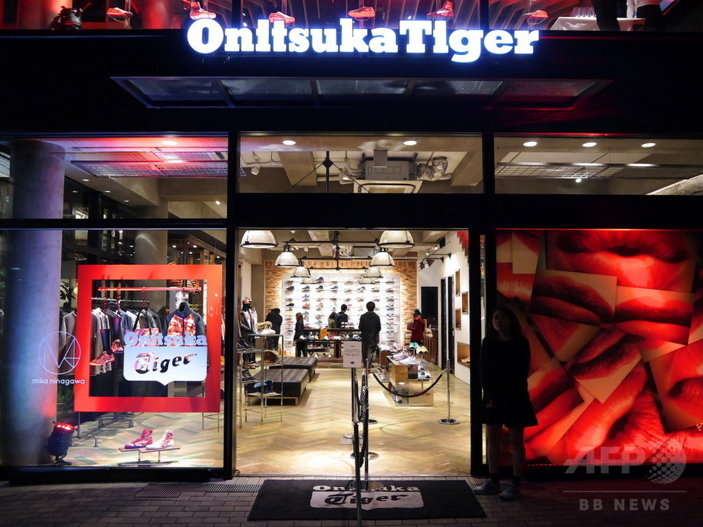 「オニツカタイガー」蜷川実花が手がけるブランドとコラボ