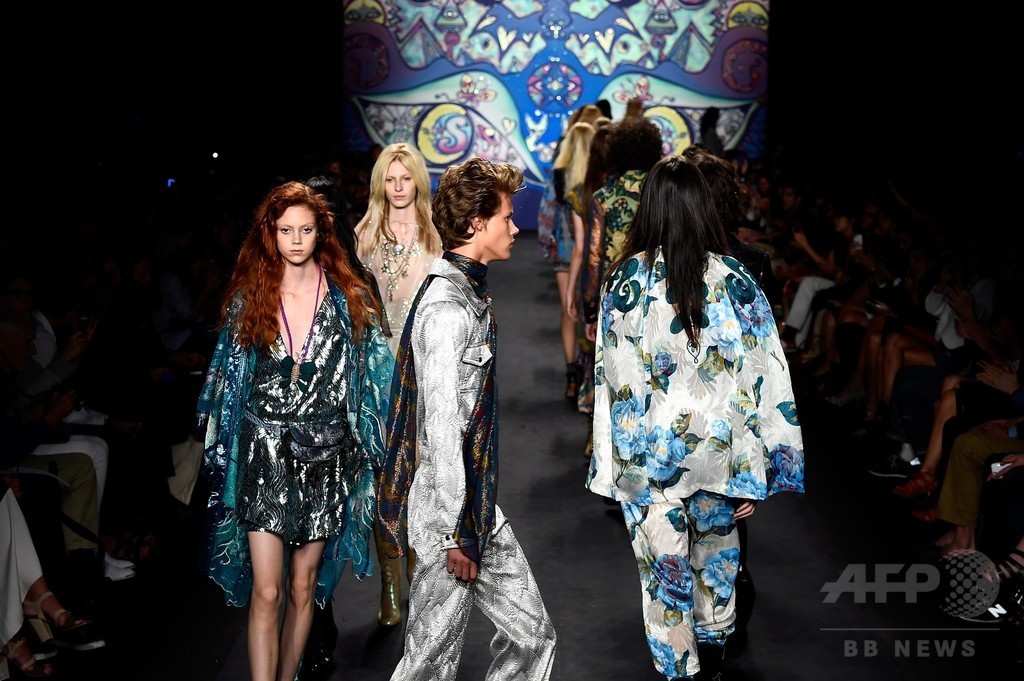 60年代ムード満載、「アナ・スイ」15年春夏