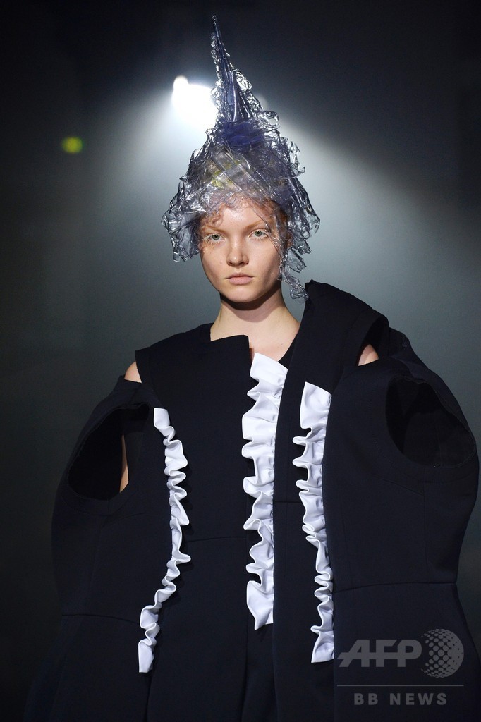 「コム デ ギャルソン」17年春夏