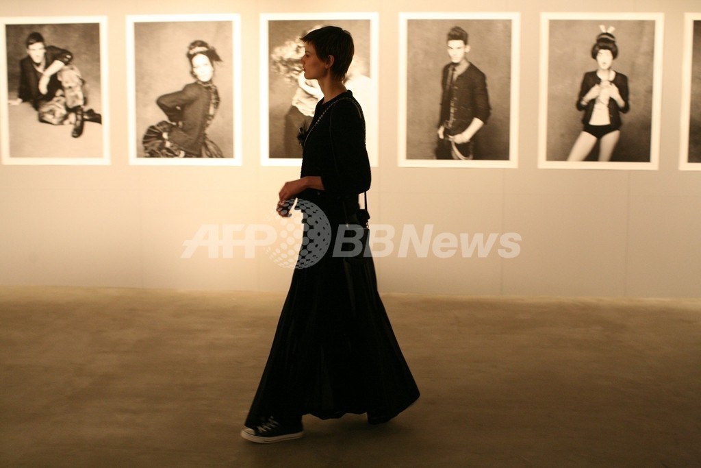 シャネルのリトル ブラック ジャケット写真展、レセプションに豪華