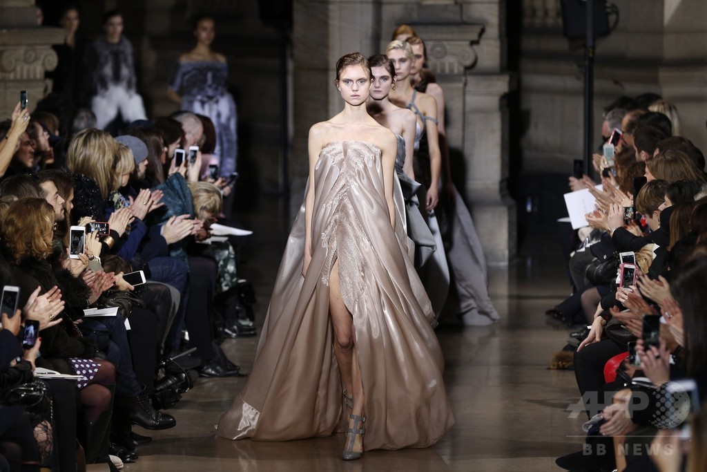 「イーキン・イン」16年春夏オートクチュール