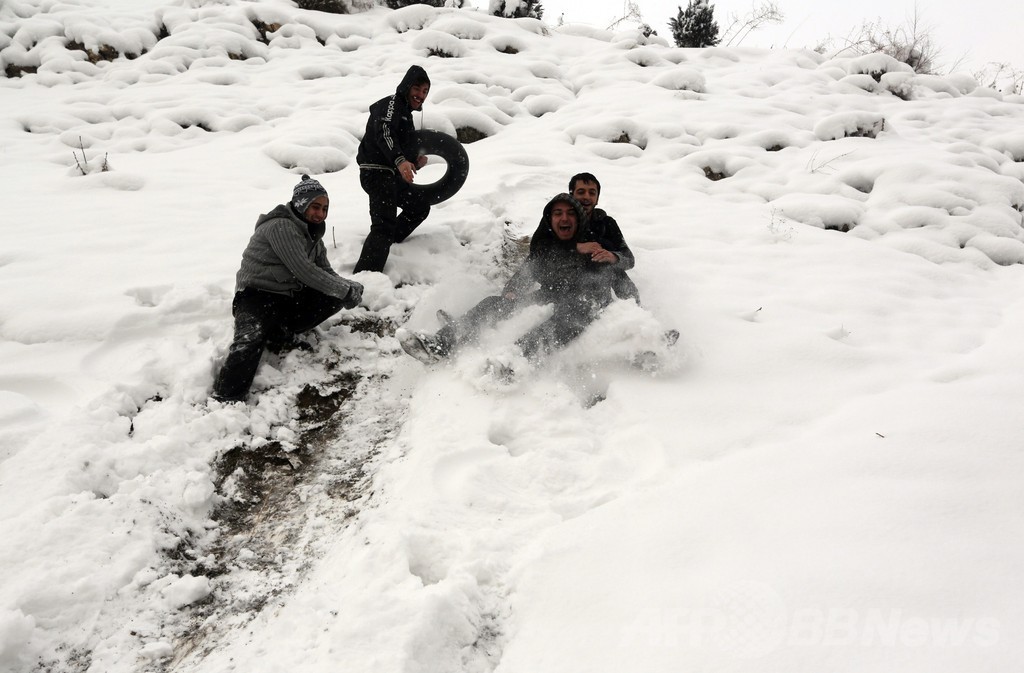 イラン北部に過去半世紀で最強の暴風雪、住民孤立