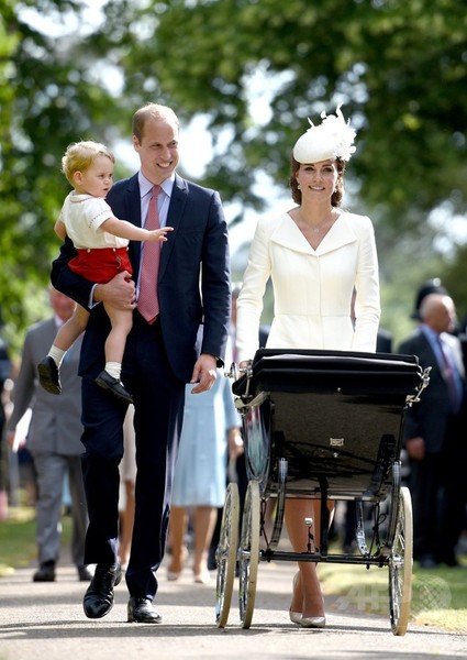 2児のママでも変わらずおしゃれ！キャサリン妃の着こなしに注目