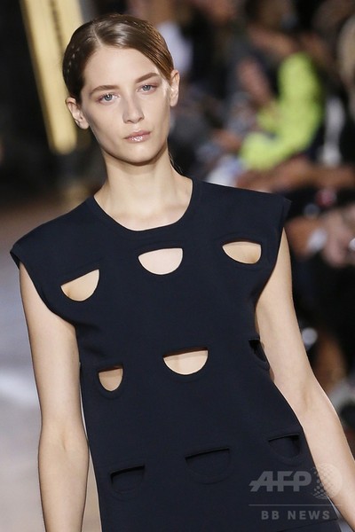 忙しい日々でもリラックスできる服を、「ステラ マッカートニー」15年春夏