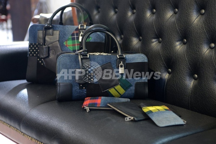 ロエベ×ジュンヤ ワタナベ・コム デ ギャルソン、8月発売開始