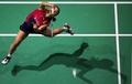 バドミントン、BWFワールドスーパーシリーズファイナルズ、女子シングルス準決勝。リターンを打つ奥原希望（2015年12月12日撮影）。(c)AFP/MARWAN NAAMANI