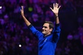 男子テニスの欧州チームとワールドチームの対抗戦、レーバー・カップ初日。現役最後の試合を終え、あいさつする欧州チームのロジャー・フェデラー（2022年9月24日撮影）。(c)Glyn KIRK / AFP