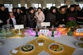 北朝鮮の首都平壌で開催された料理コンテストに出品されたジャガイモ粉料理の数々（2019年2月13日撮影）。(c) Ed JONES / AFP
