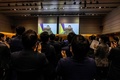 日本の国会に対し、ウクライナからオンライン形式で演説するウォロディミル・ゼレンスキー大統領（2022年3月23日撮影）。(c)Behrouz MEHRI and BEHROUZ MEHRI / POOL / AFP