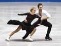 世界フィギュアスケート国別対抗戦2015、アイスダンス・ショートダンス。演技に臨むガブリエラ・パパダキス/ギヨーム・シゼロン組（2015年4月16日撮影）。(c)AFP/Toru YAMANAKA