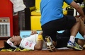 テニス、マドリード・オープン（Mutua Madrid Open 2014）男子シングルス決勝。試合途中に治療を受ける錦織圭（Kei Nishikori、2014年5月11日撮影）。(c)AFP/PIERRE-PHILIPPE MARCOU