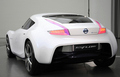日産自動車（Nissan Motor）は8日、第42回東京モーターショー2011（Tokyo Motor Show）に、3台の電気自動車（EV）コンセプトカーを展示すると発表した。EVスポーツカー「ESFLOW（エスフロー）」と、都市向けスマートEV「Pivo3（ピボ3）」、乗用車の快適性と商用車の実用性の両立を目指した「TOWNPOD（タウンポッド）」の3車種になる。東京モーターショーは11月30日から12日11日までの日程。

写真は、神奈川県厚木市の日産のデザインセンターで展示された「ESFLOW」（2011年10月20日撮影）。(c)AFP/TOSHIFUMI KITAMURA