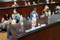 中台間の「サービス貿易協定」を審議していた台湾の立法院を占拠した学生や活動家たち（2014年3月19日撮影）。(c)AFP/SAM YEH