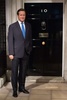 英ロンドンのマダム・タッソーろう人形館でリニューアルされたキャメロン英首相のろう人形（2015年5月26日撮影）。(c)AFP/LEON NEAL