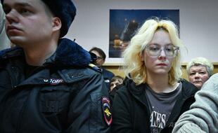 「反戦歌」で罰金 ロシアのストリート歌手にSNSで連帯広がる