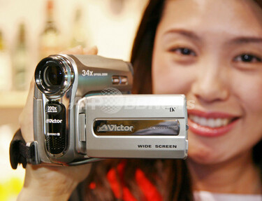 JVC、新型デジタルビデオカメラ「ベビームービーGR-D750」を発表 ...
