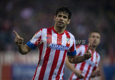 アトレティコ・マドリード、3人の退場者が出た荒れた試合を制す 写真10