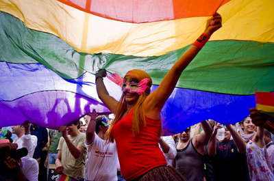 同性愛行為に禁固10年のインド、見直しを法相が示唆