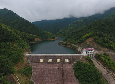 上空から見た石硤ダム　中国浙江省