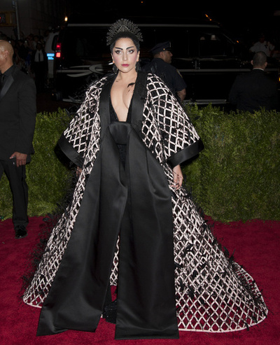 レディー・ガガの愛犬、「コーチ」の広告塔に就任